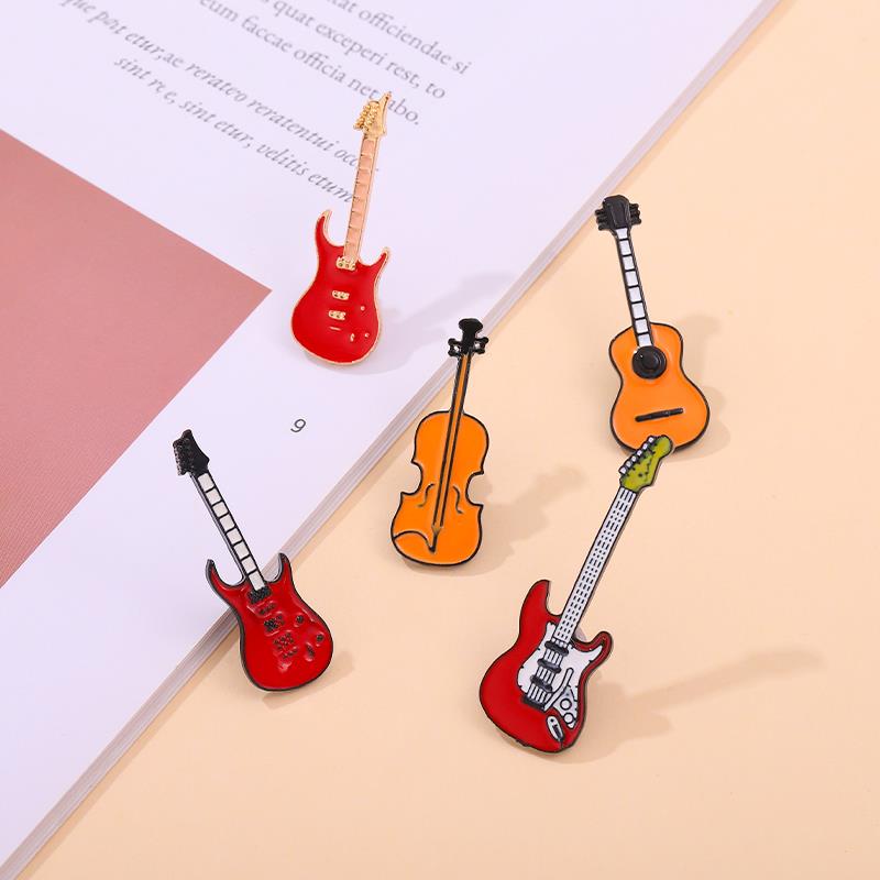 Alfileres, broches personaliza - Musical Instruments Cartoon reseña y precio