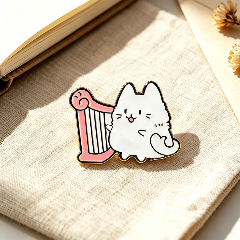 Lindos Pins de Gato Blanco con - Musical Instruments Cartoon reseña y precio